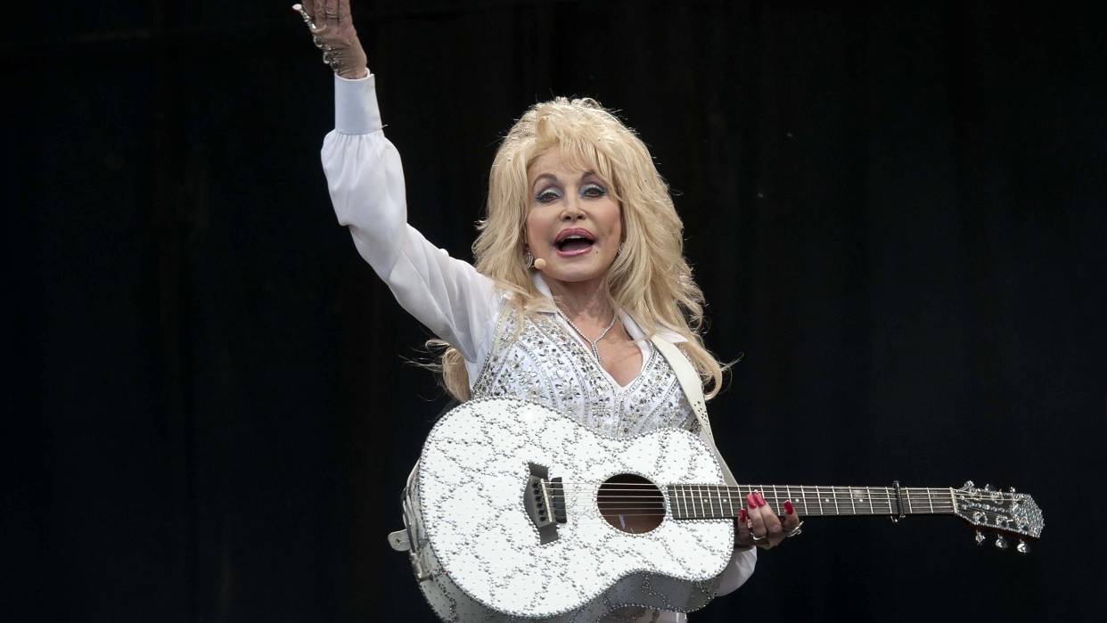 Trump lamenta la muerte de Dolly Parton y decreta luto en su honor: El mundo te quiere