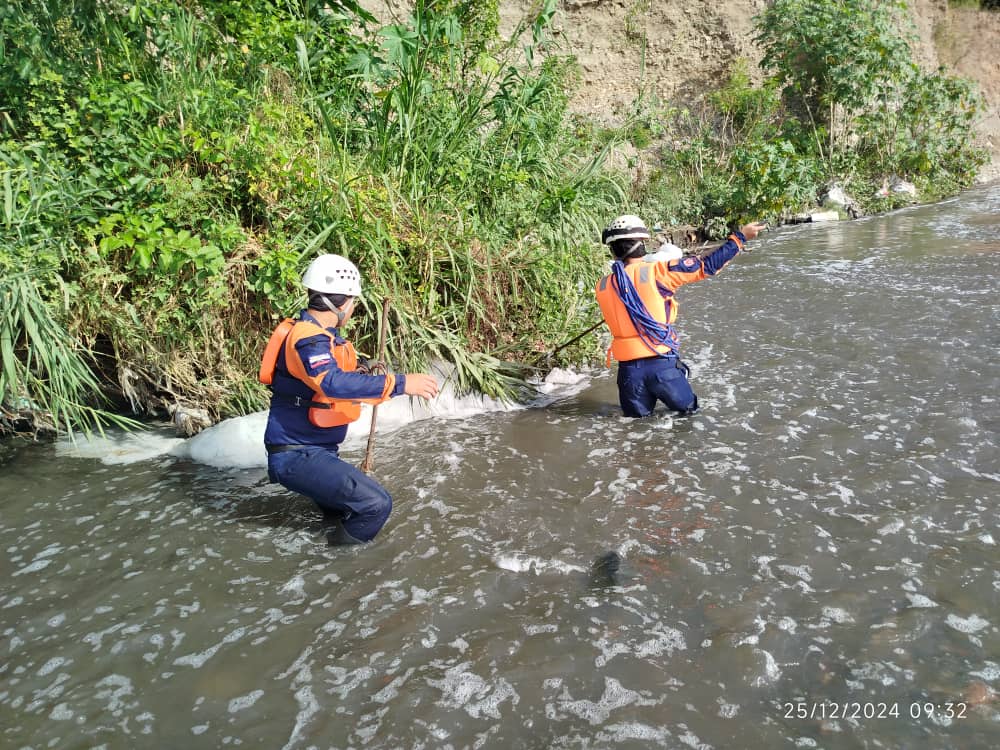 Continúan labores en busca del niño Keiber Quintero, arrastrado por aguas de copiosas lluvias en Caracas/Es hijo de Keilyn Quintero González, cuyo cadáver ya fue rescatado < El Informador Venezuela