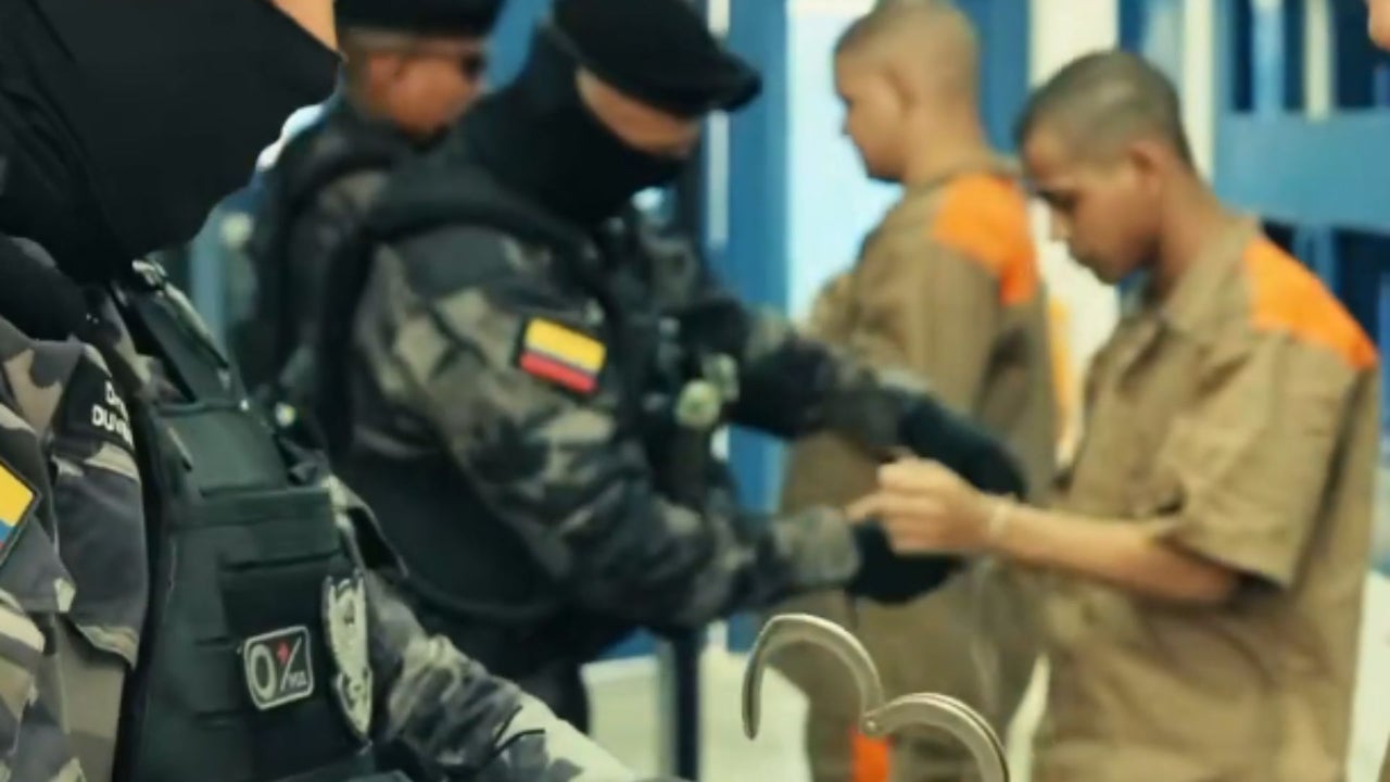 Mano dura del presidente Abelardo de la Espriella: impactantes imágenes inéditas del traslado de presos en Colombia | NTN24.COM