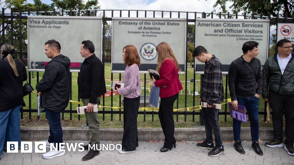 El gobierno de Trump cancela las entrevistas y otros trámites para las visas de inmigrantes en los consulados de EE.UU. en todo el mundo – BBC News Mundo
