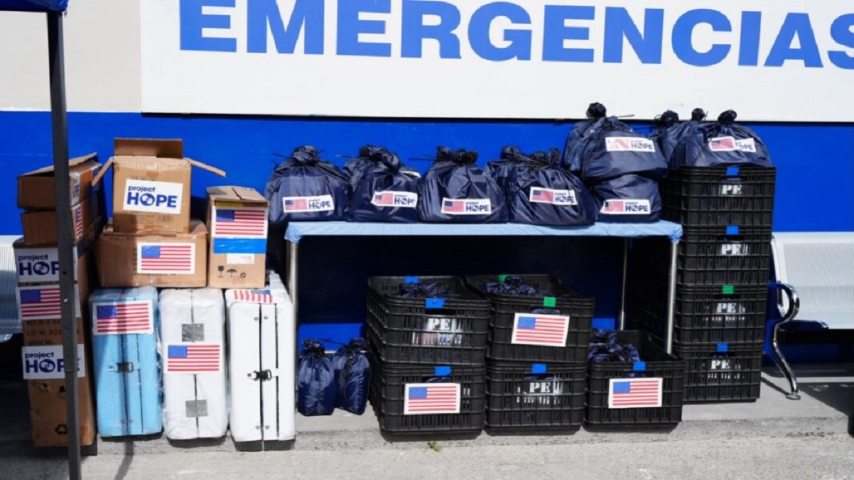 Estados Unidos entrega equipos médicos a Salud Chacao
