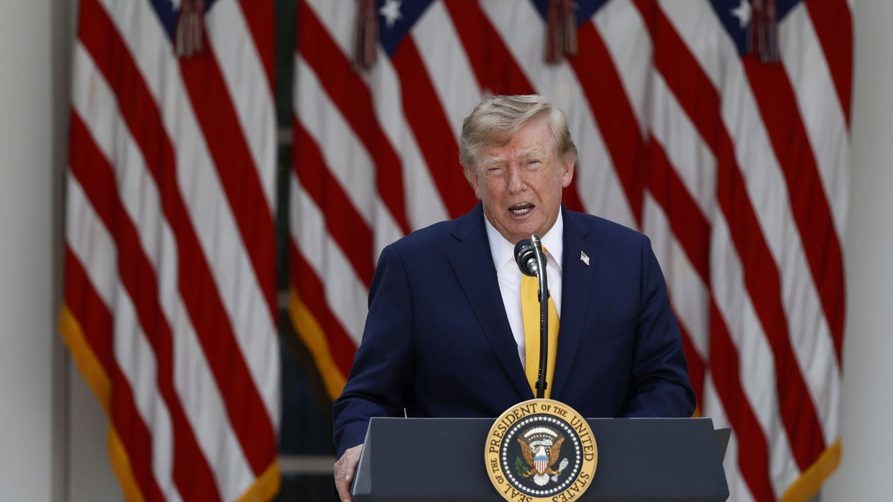 Trump atribuye a Joe Biden la muerte de los 13 militares norteamericanos en Kabul al cumplirse cinco años del atentado | NTN24.COM
