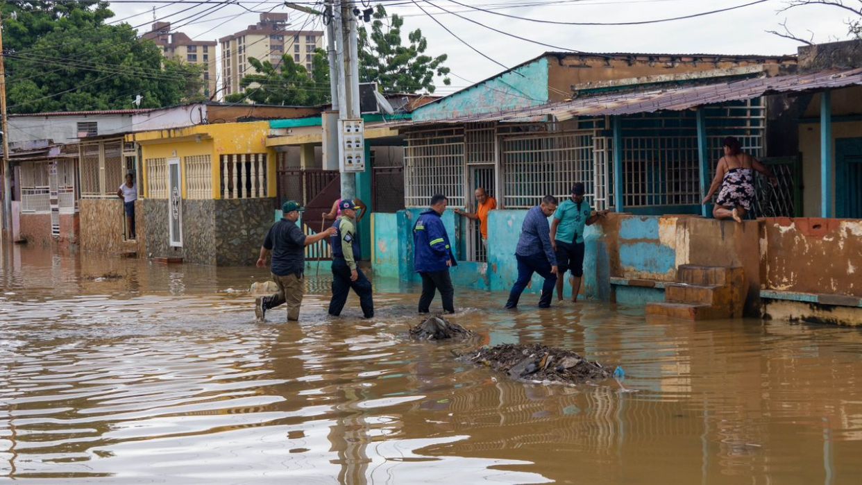 Fuertes lluvias dejaron varias calles anegadas y 70 familias afectadas en Barquisimeto