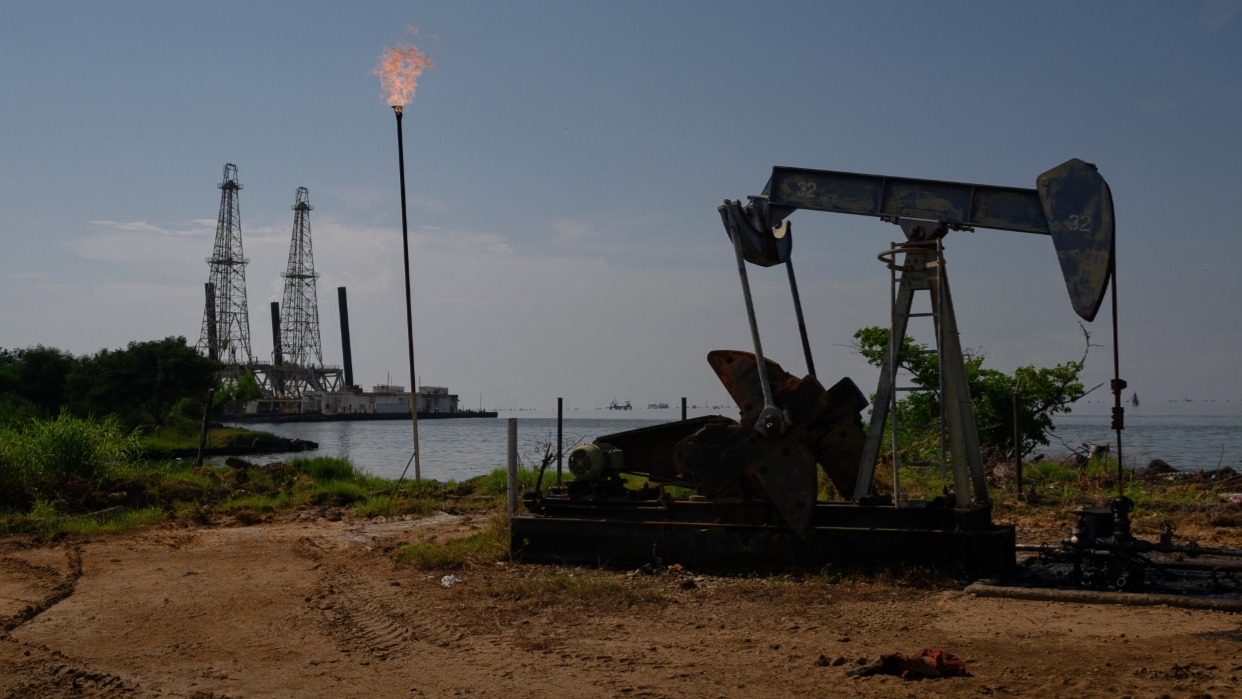 EE.UU. negocia con Venezuela la adquisición de participaciones en yacimientos petrolíferos clave