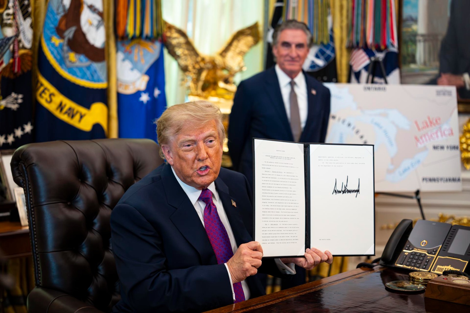 Trump planteó cambiar el nombre del Atlántico o el Pacífico por “océano América”
