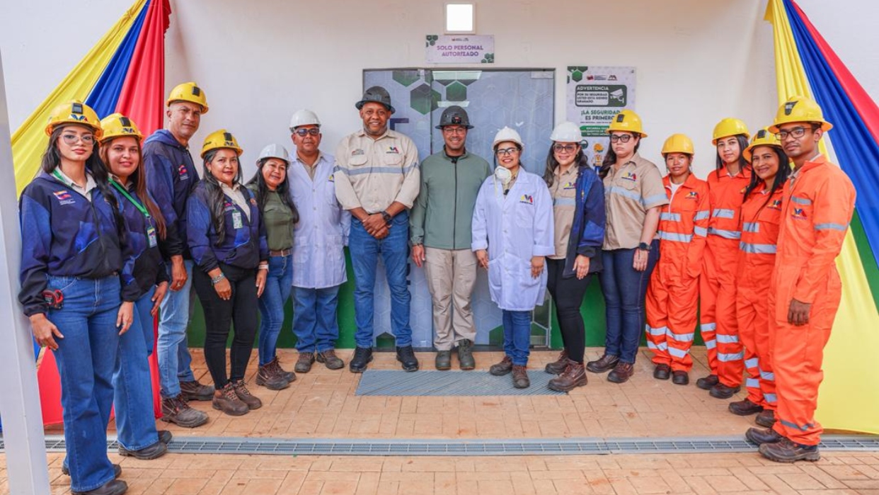 Héctor Silva inaugura Laboratorio Industrial y realiza entrega de maquinarias en Minerven