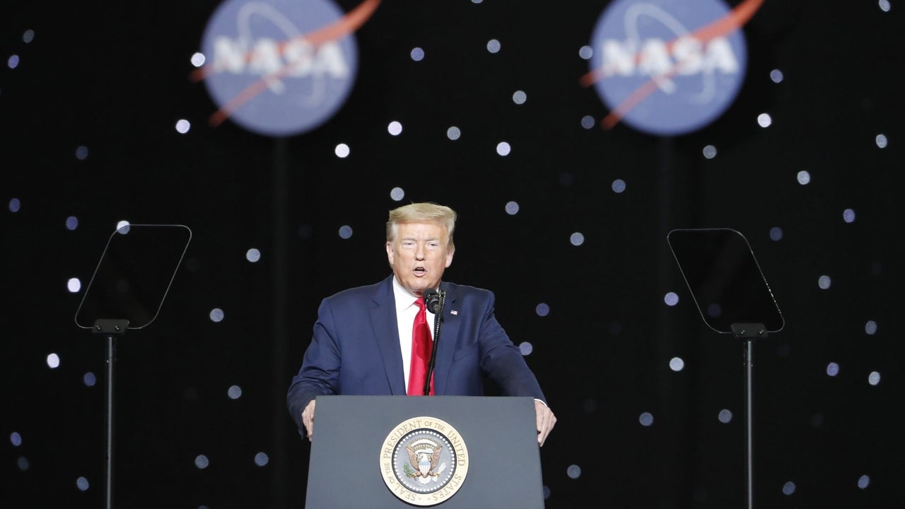 Donald Trump firma orden ejecutiva para crear la Academia Espacial de EE. UU. para formar a la próxima generación de astronautas y militares | NTN24.COM
