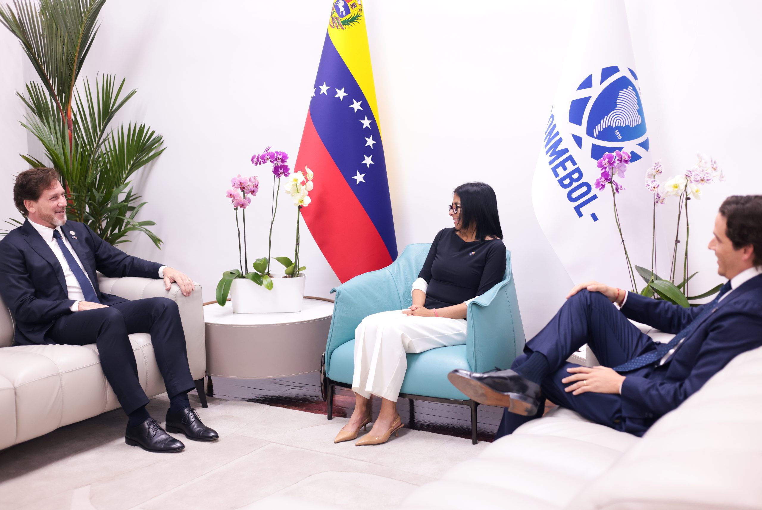 Venezuela y Conmebol avanzan en cooperación para modernizar la infraestructura del fútbol < El Informador Venezuela