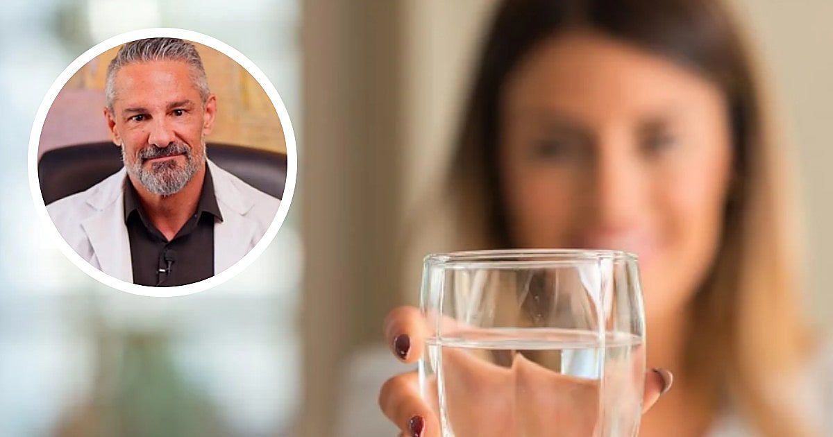 David Céspedes, experto en longevidad: «El agua adelgaza porque es saciante. Si tomas medio litro antes de comer, comerás menos»