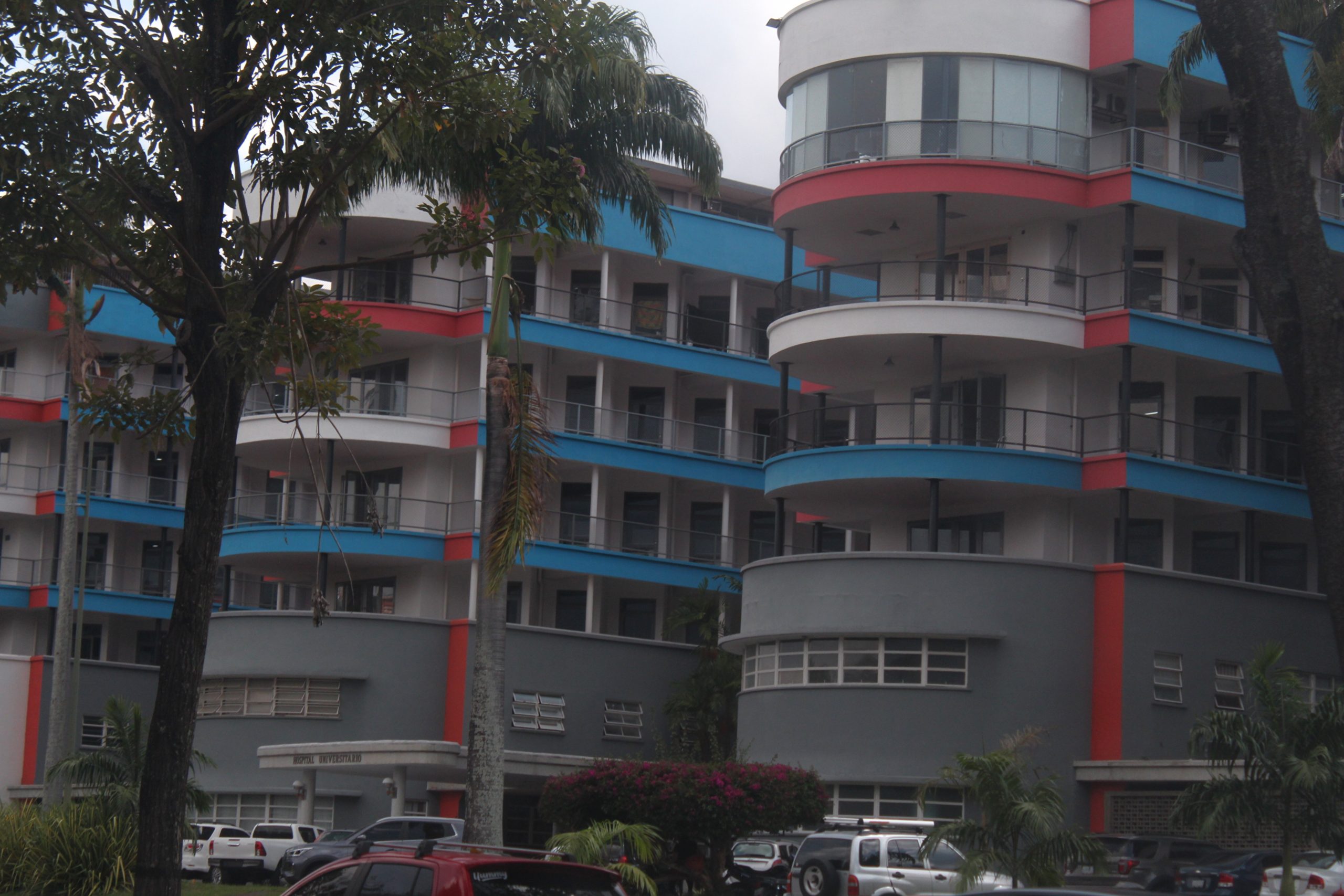 En IMÁGENES: denuncian robo de carne y pollo del Hospital Universitario de Caracas