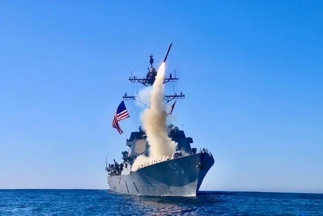 Irán y EEU intercambian nuevos ataques un mes después y Trump publica un video de IA con la destrucción de la isla iraní de Jark