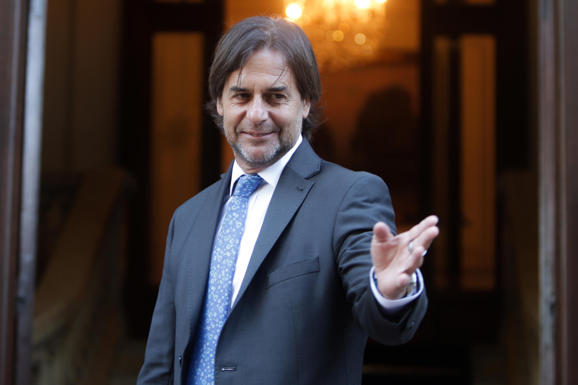 Lacalle Pou pide “transición real” en Venezuela