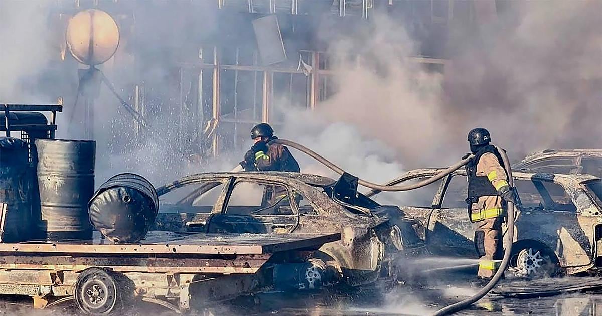 Al menos tres muertos en un bombardeo ruso sobre un centro comercial en Ucrania