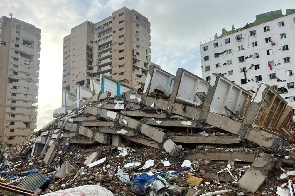 Demoliciones post-sismo en La Guaira: retos técnicos y normativos