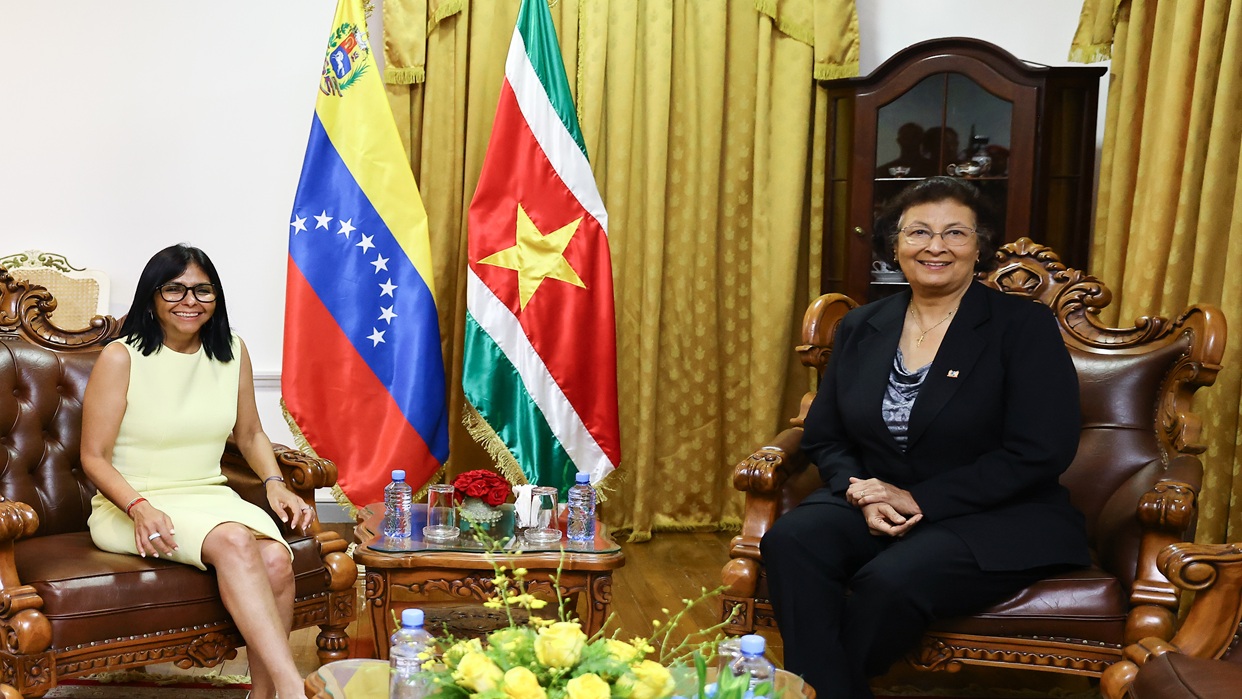 Venezuela y Surinam pactan ampliación de relación energética
