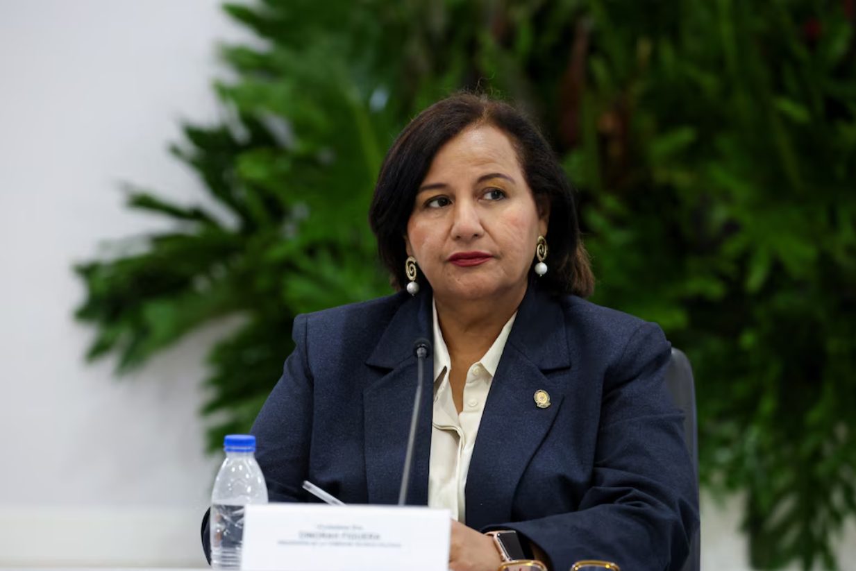 Dinorah Figuera regresó a Venezuela con sus delegados para continuar con la mesa de diálogo