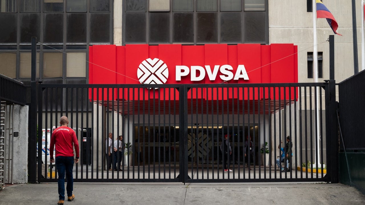 Estados Unidos permite a sancionados por corrupción en PDVSA firmar y ejecutar contratos comerciales | NTN24.COM