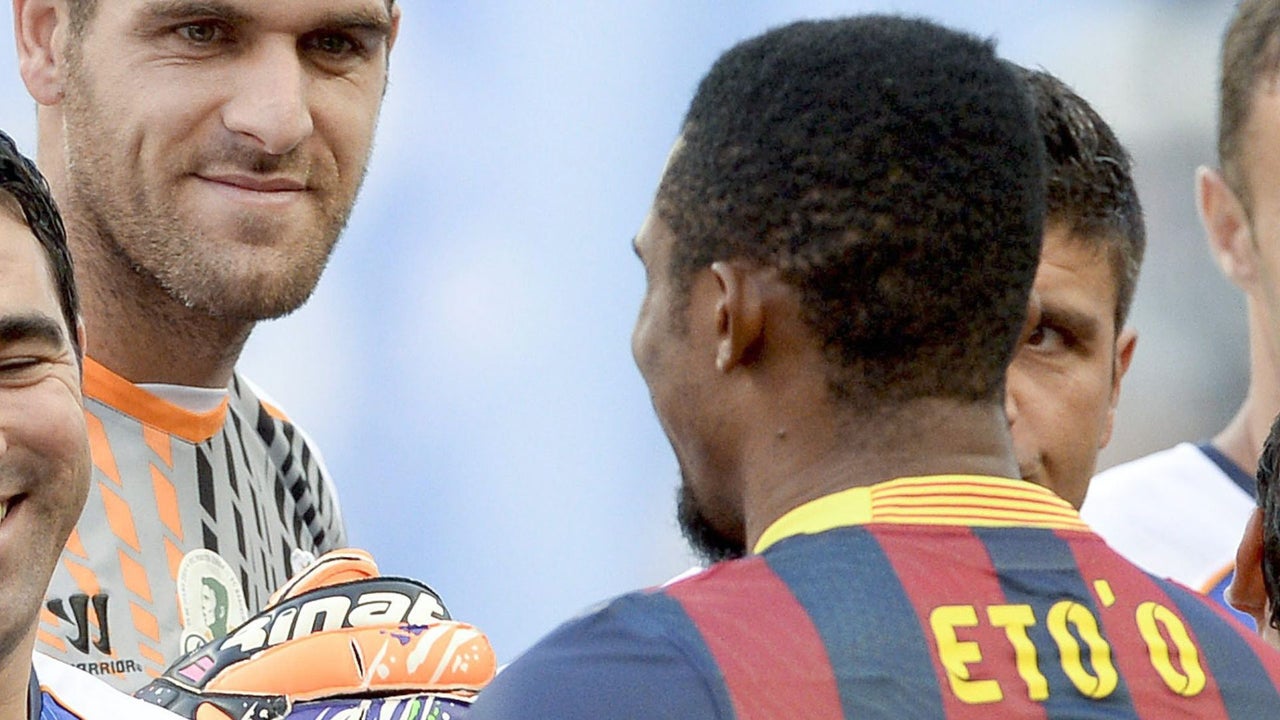 Piden investigar al exdelantero del Barcelona Samuel Eto’o por presuntamente recibir dinero de Rusia por un partido ante Camerún | NTN24.COM