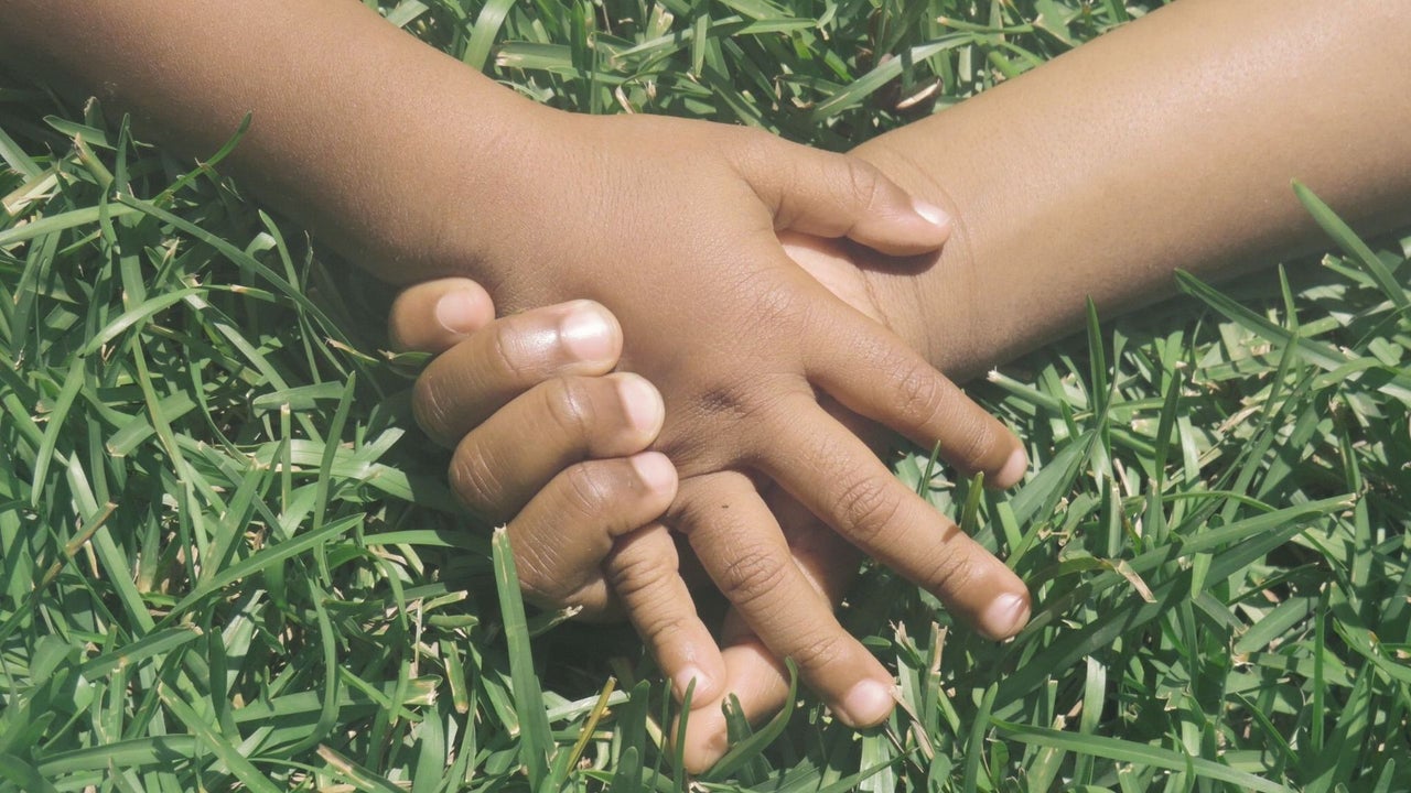 Denuncian grave situación de riesgo para dos niños en Petare tras difusión de duro video que conmociona a Venezuela | NTN24.COM