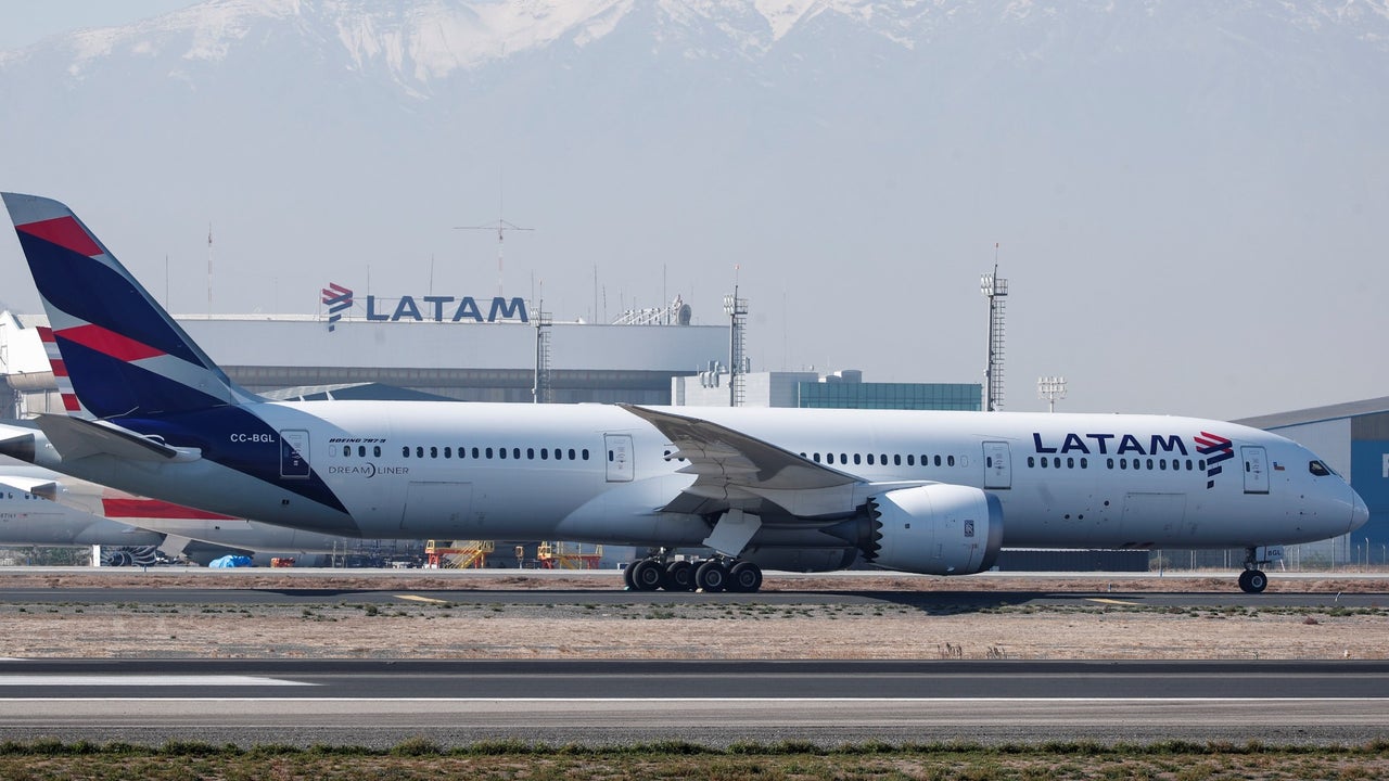 LATAM incrementará las frecuencias por semana de vuelos entre Bogotá y Caracas tras la reapertura de Maiquetía | NTN24.COM