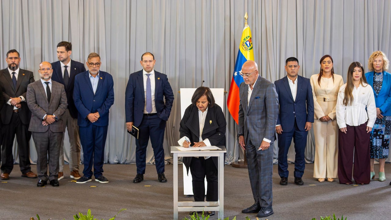 ONG pide que se le dé prioridad a la liberación de presos políticos durante segunda ronda de conversaciones entre el régimen venezolano y la AN 2015 | NTN24.COM