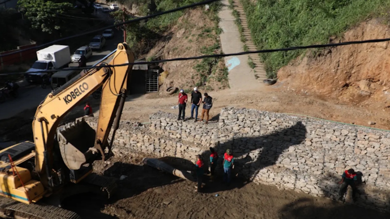 Alcaldía de Caracas ejecuta embaulamiento con desarenador en la parroquia Coche