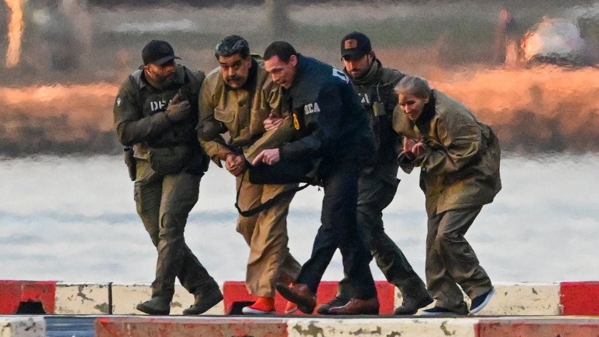 Dos caras de una misma moneda: el fuerte relato de dos mujeres cuyos familiares fueron detenidos tras la extracción de Nicolás Maduro | NTN24.COM