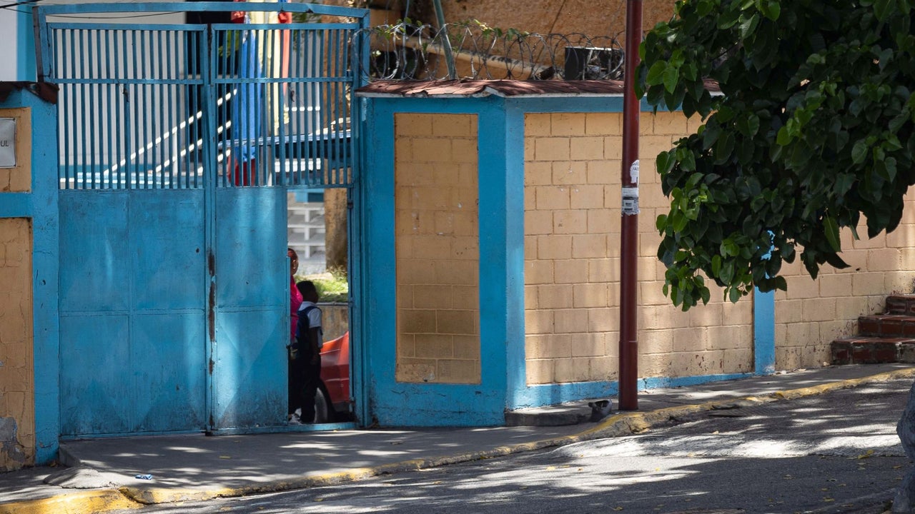 Inicio de año escolar en Venezuela quedó marcado entre planteles deteriorados y aulas desiertas | NTN24.COM