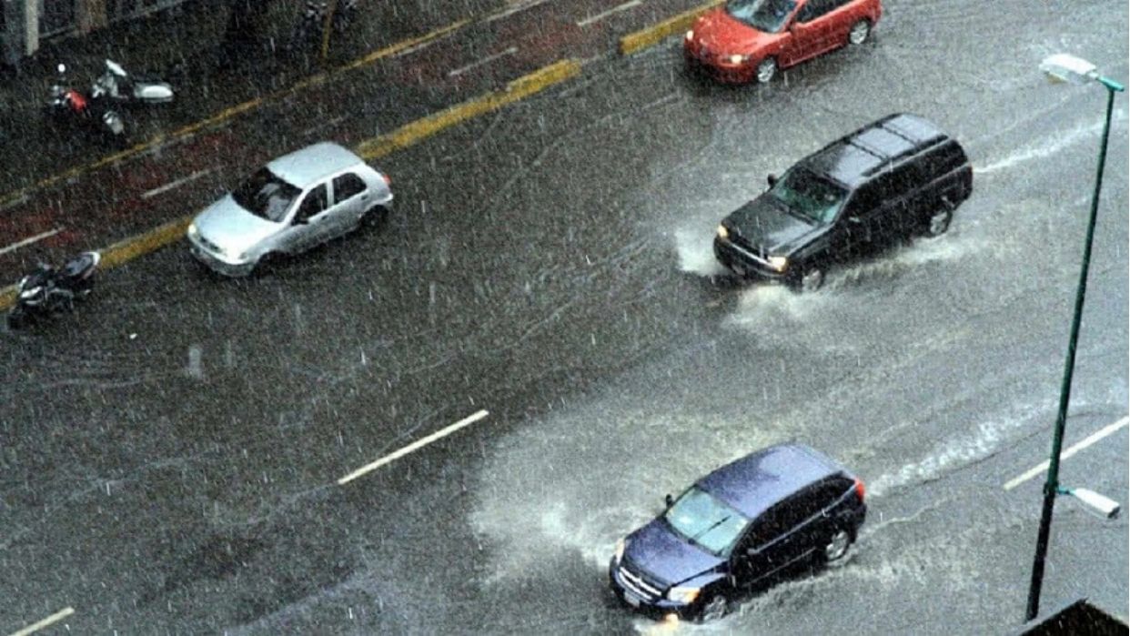 Accidentes de tránsito y vías congestionadas deja aguacero de este jueves en Caracas