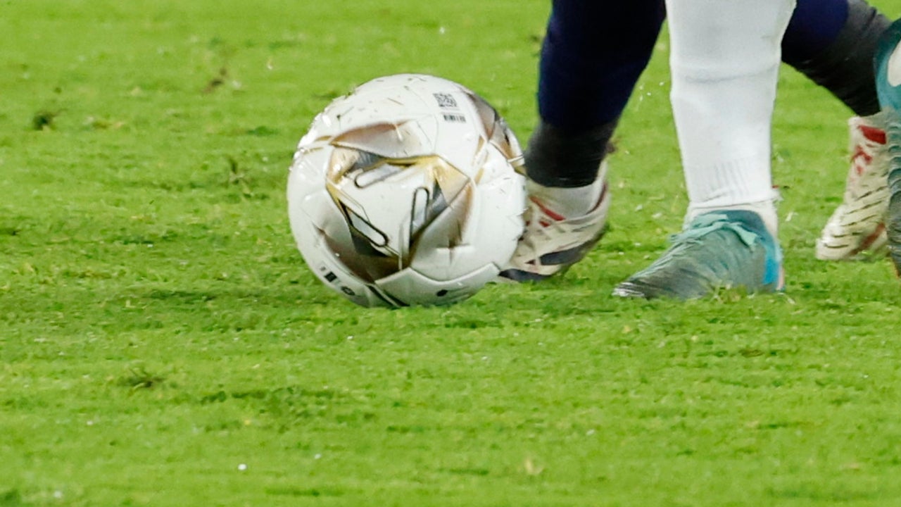 Así fue el primer gol del jugador más alto del que se tenga registro en el fútbol colombiano con más de dos metros | NTN24.COM