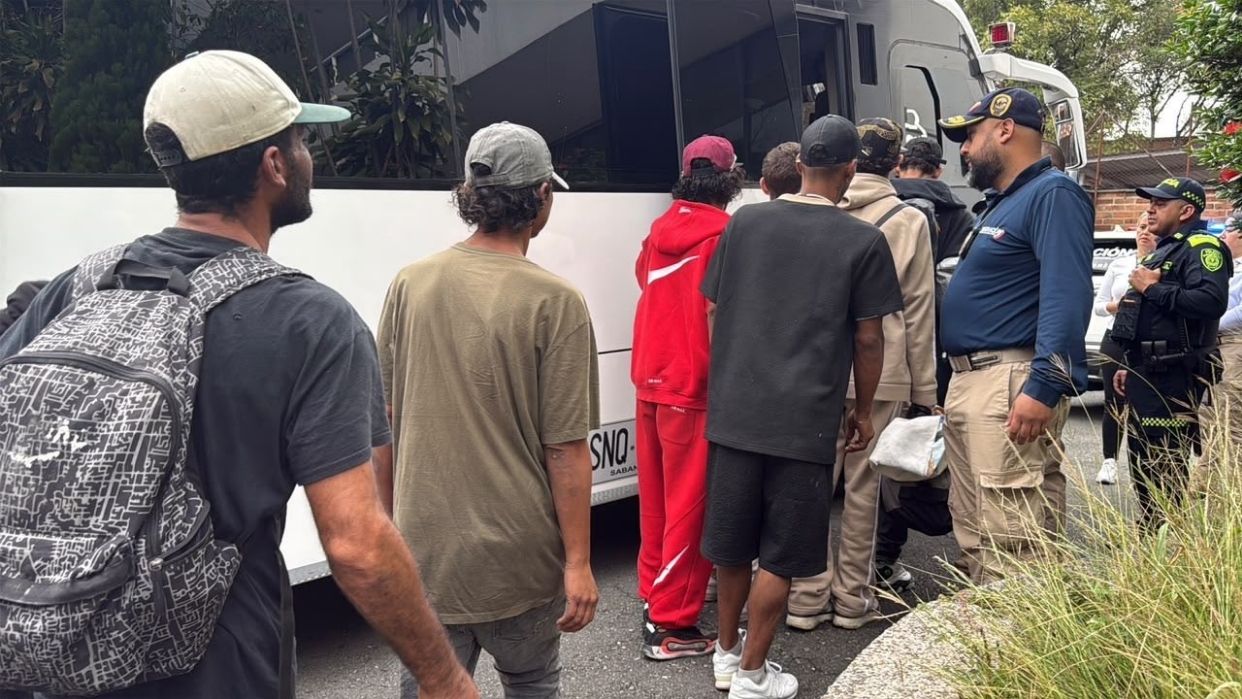 Alcalde de Medellín informó que 17 venezolanos con antecedentes penales fueron expulsados de la ciudad