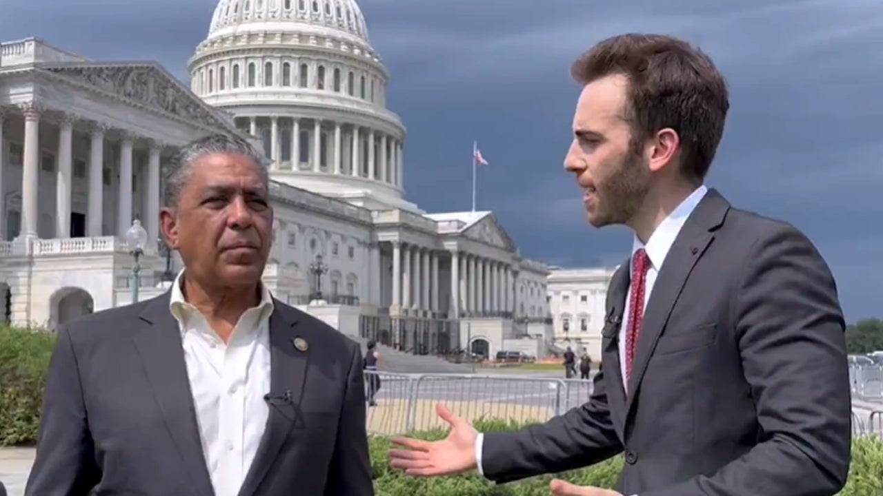 “Trump demuestra mezquindad al dejar en el poder a la misma “familia” que había en la era de Maduro”: congresista demócrata Adriano Espaillat | NTN24.COM