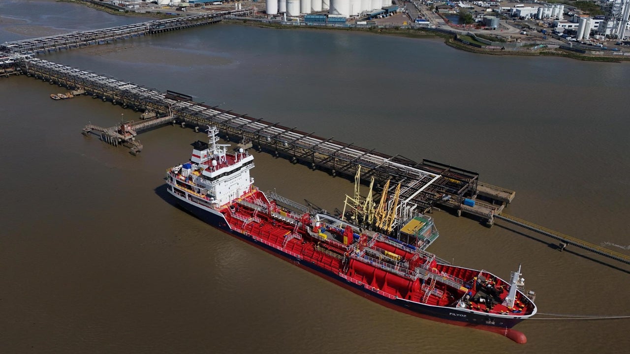 Senadores demócratas exigen explicaciones sobre el destino de miles de millones del petróleo venezolano | NTN24.COM