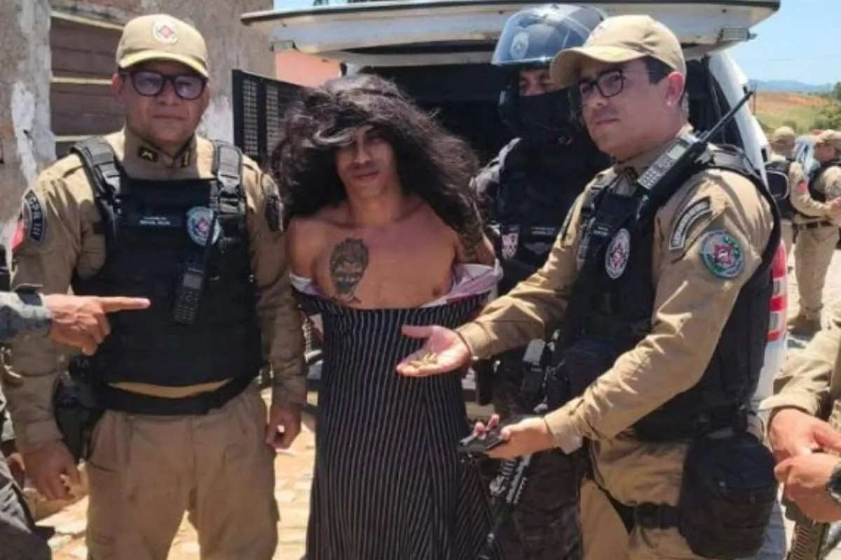 Disfrazado de mujer y con un niño en brazos para intentar escapar de la Policía: detenido en Brasil un presunto asesino en serie que dice haber cometido 80 homicidios