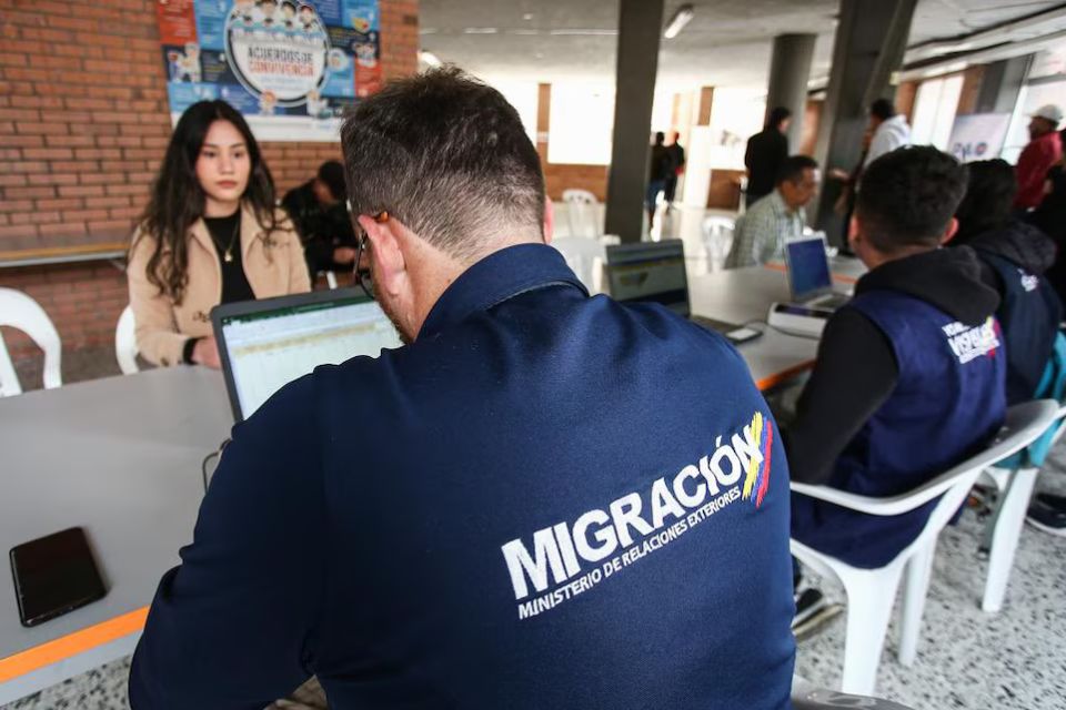 Regularizarse en Colombia: un laberinto de trabas administrativas y altos costos | TalCual