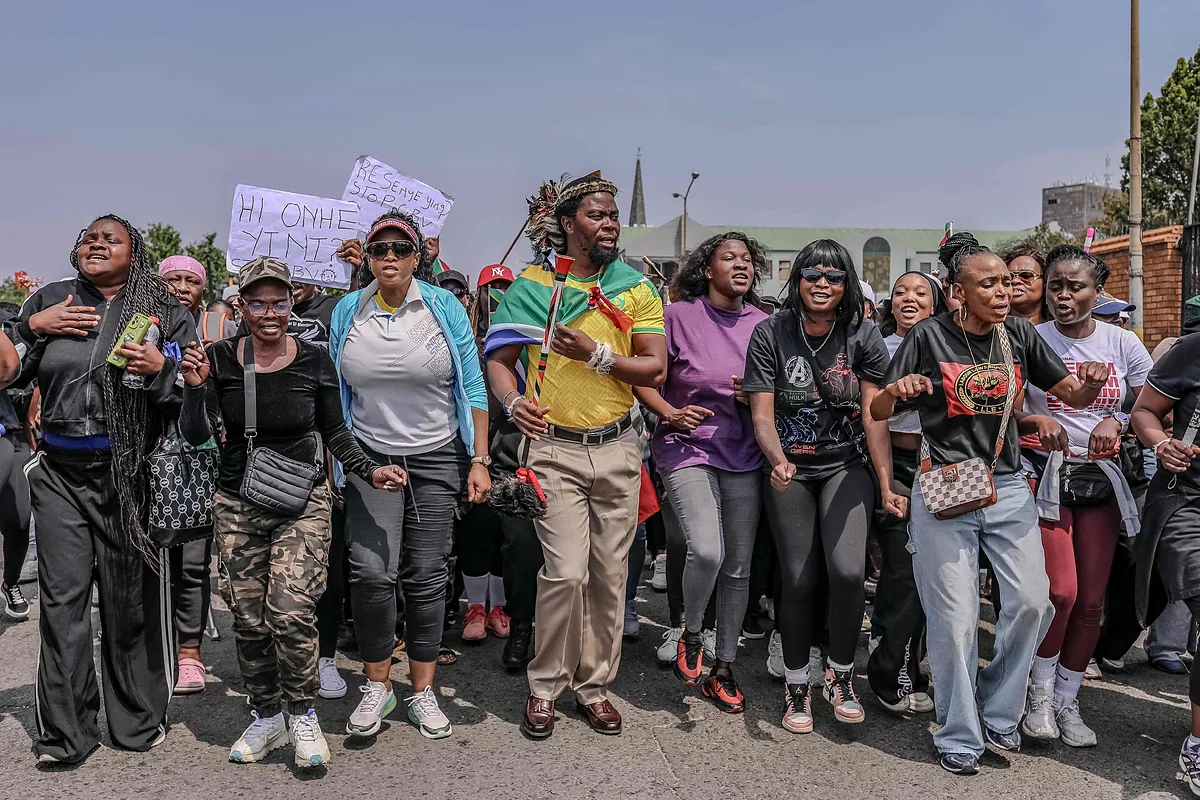 Los asesinatos de nueve mujeres en dos meses desatan el miedo en Sudáfrica: “No estamos seguras en ningún sitio”
