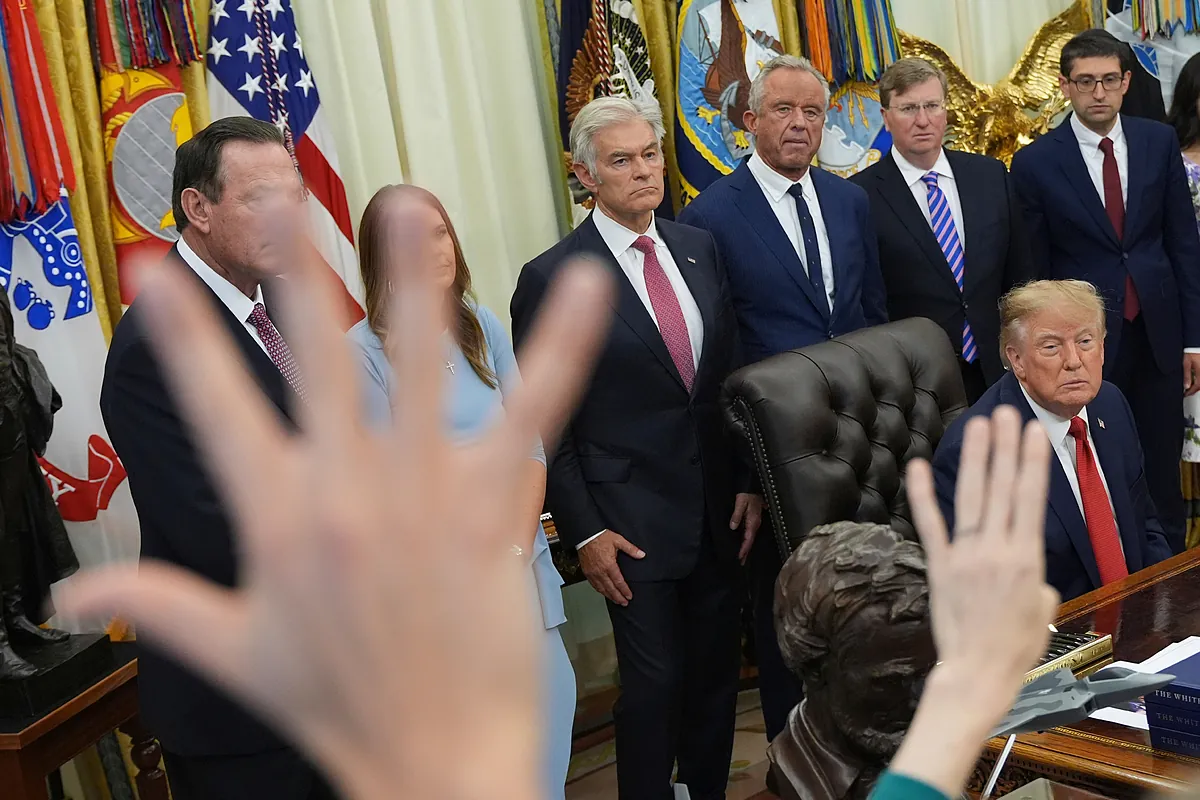 Trump lanza una encuesta para cambiar el nombre de la IA