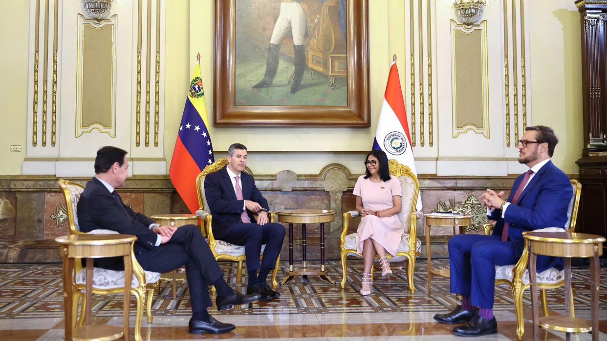 Venezuela y Paraguay firman comunicado conjunto tras reunión de la Ejecutiva con Santiago Peña