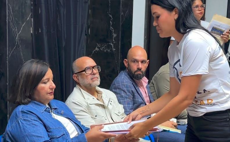 Dinorah Figuera prometió “alzar la voz” por los presos políticos en la mesa de diálogo con el régimen