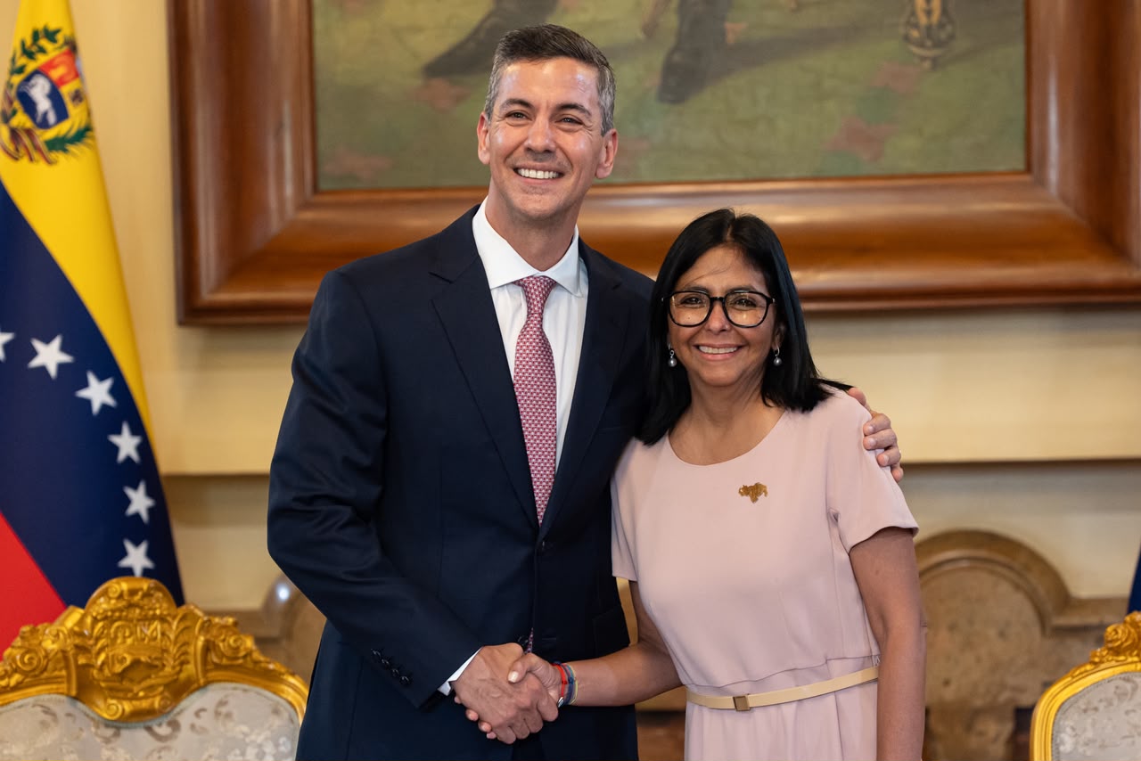 Lo que dijo el presidente de Paraguay tras haberse reunido con Delcy Rodríguez en Miraflores