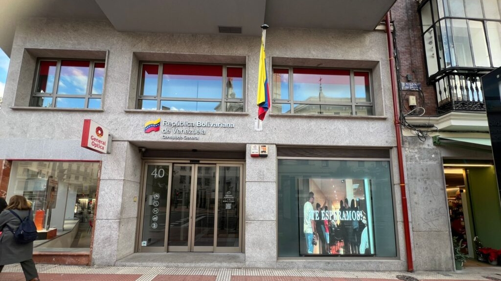 Embajada de Venezuela evalúa convenios de becas para educación superior en España