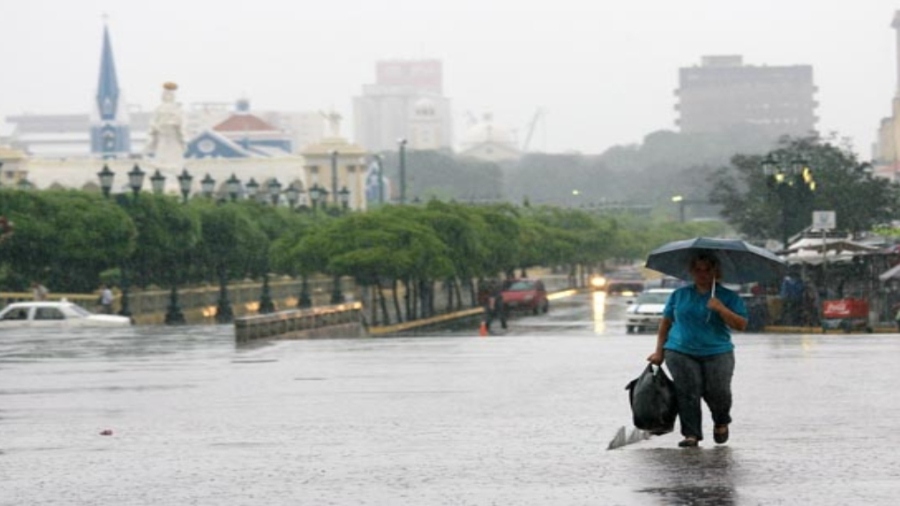 Domingo de intensas lluvias y tormentas eléctricas sorprendió a Maracaibo y zonas vecinas