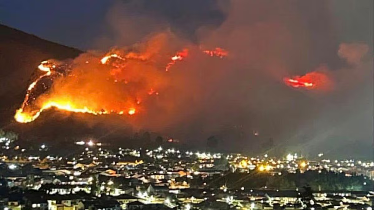 Avanza la investigación por incendio en cerro San Marcos de Villa de Leyva en Colombia