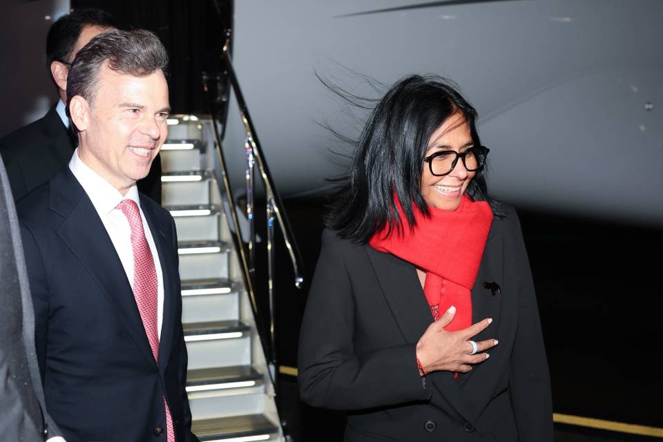 Acceso a la Justicia advierte sobre vacío de poder tras viaje de Delcy Rodríguez a EEUU