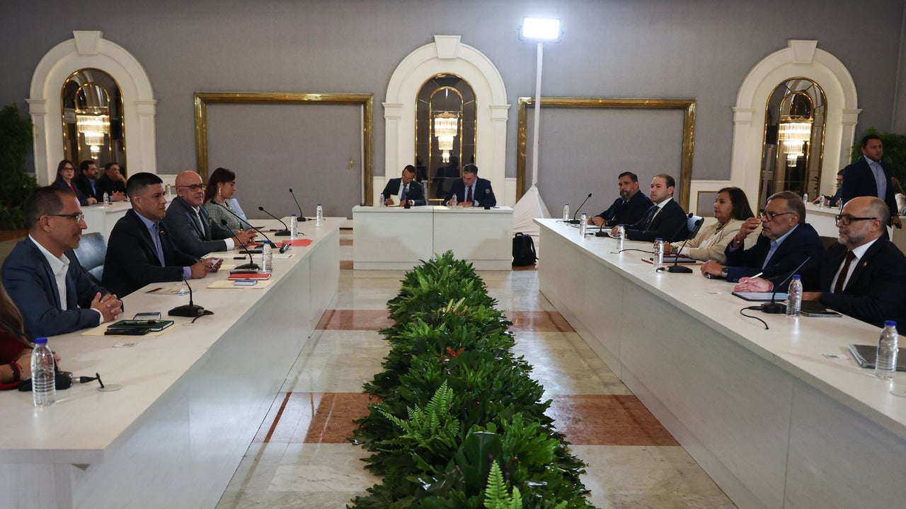 La segunda ronda del diálogo entre el régimen venezolano y la AN 2015 se extenderá hasta el viernes | NTN24.COM
