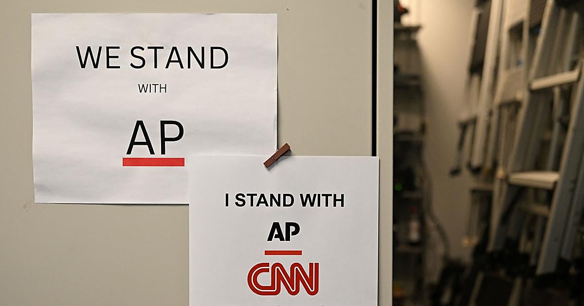 El Departamento de Justicia defiende el veto de Trump a medios en la Casa Blanca citando la seguridad nacional