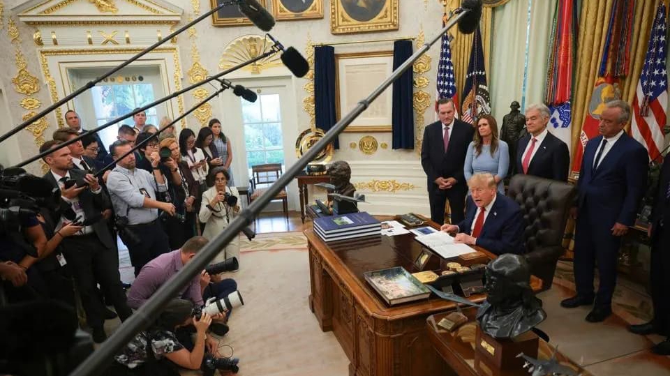 Departamento de Justicia respalda a Trump en su intento de restringir el acceso a medios críticos