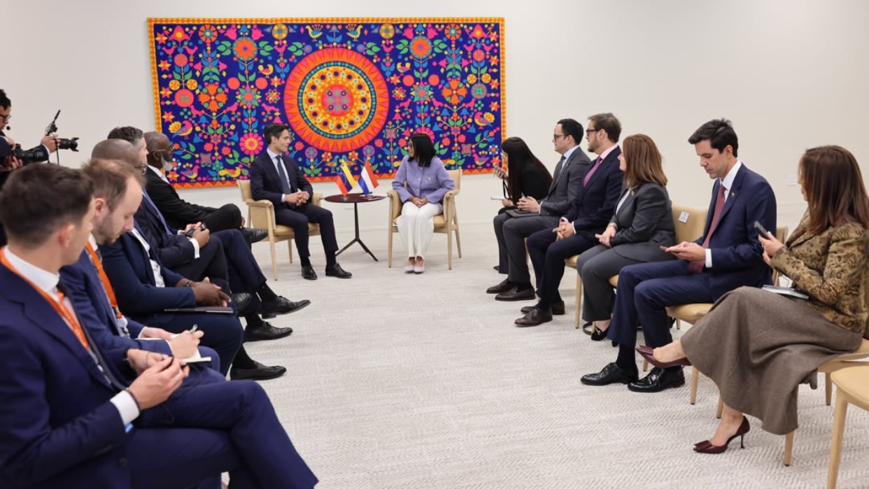 La presidenta Delcy Rodríguez sostiene un encuentro en Nueva York con el primer ministro de Países Bajos