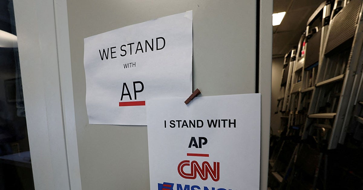 Un juez ordena a la Administración Trump restablecer el acceso de CNN, MSNBC y Politico a la Casa Blanca