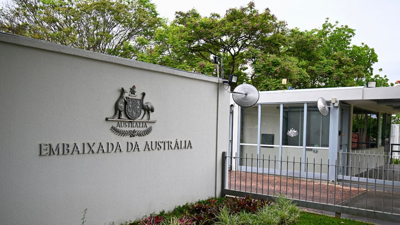 Estados Unidos suspende servicios consulares y Australia cierra su embajada en Brasil a dos días de las elecciones | NTN24.COM